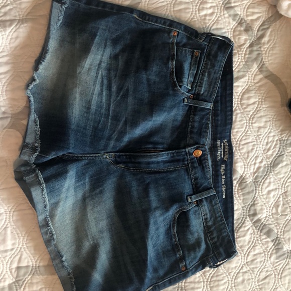 Levi's Pants - Levi high rise shorts Levi's Pants - Levi high rise shorts